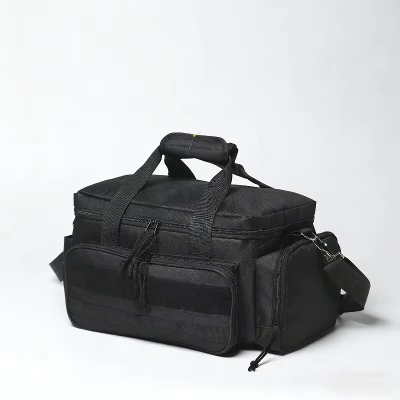 Outils comprenant un sac de rangement avec bandoulière, un kit d'outils, un sac de rangement pour ou