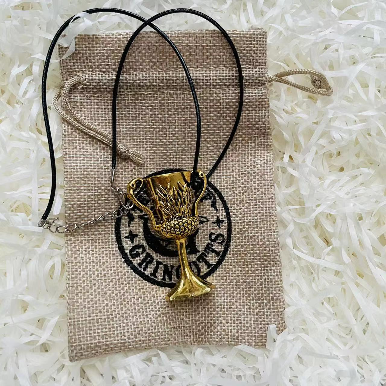 Magic World Cos Prop Golden Cup Pendant Necklace, Cup Gift Box, Sack Set, Pâques, Halloween, Noël, T