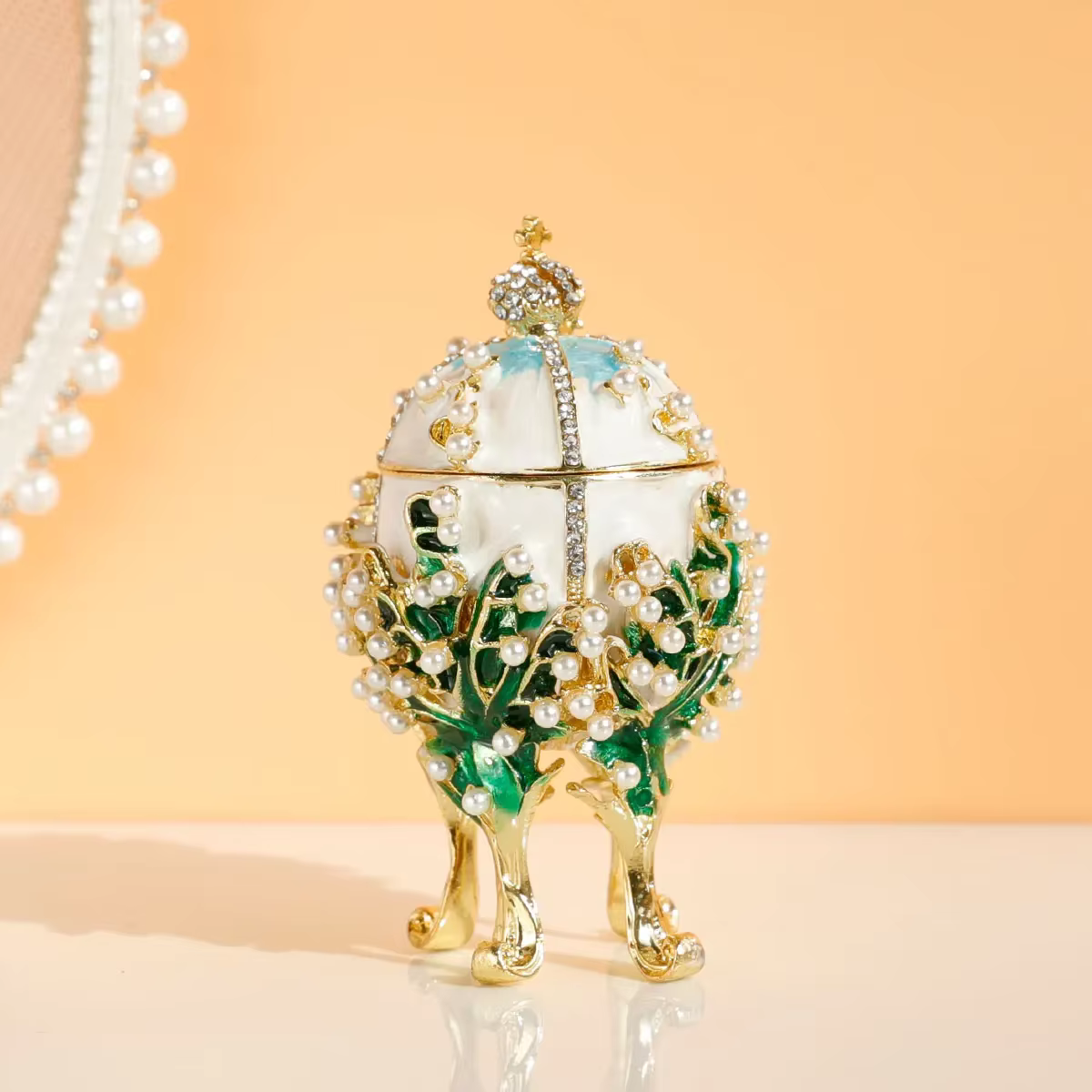 Boîte à bibelots décorative peinte à la main en forme d'œuf de Fabergé avec charnière, ornements cla