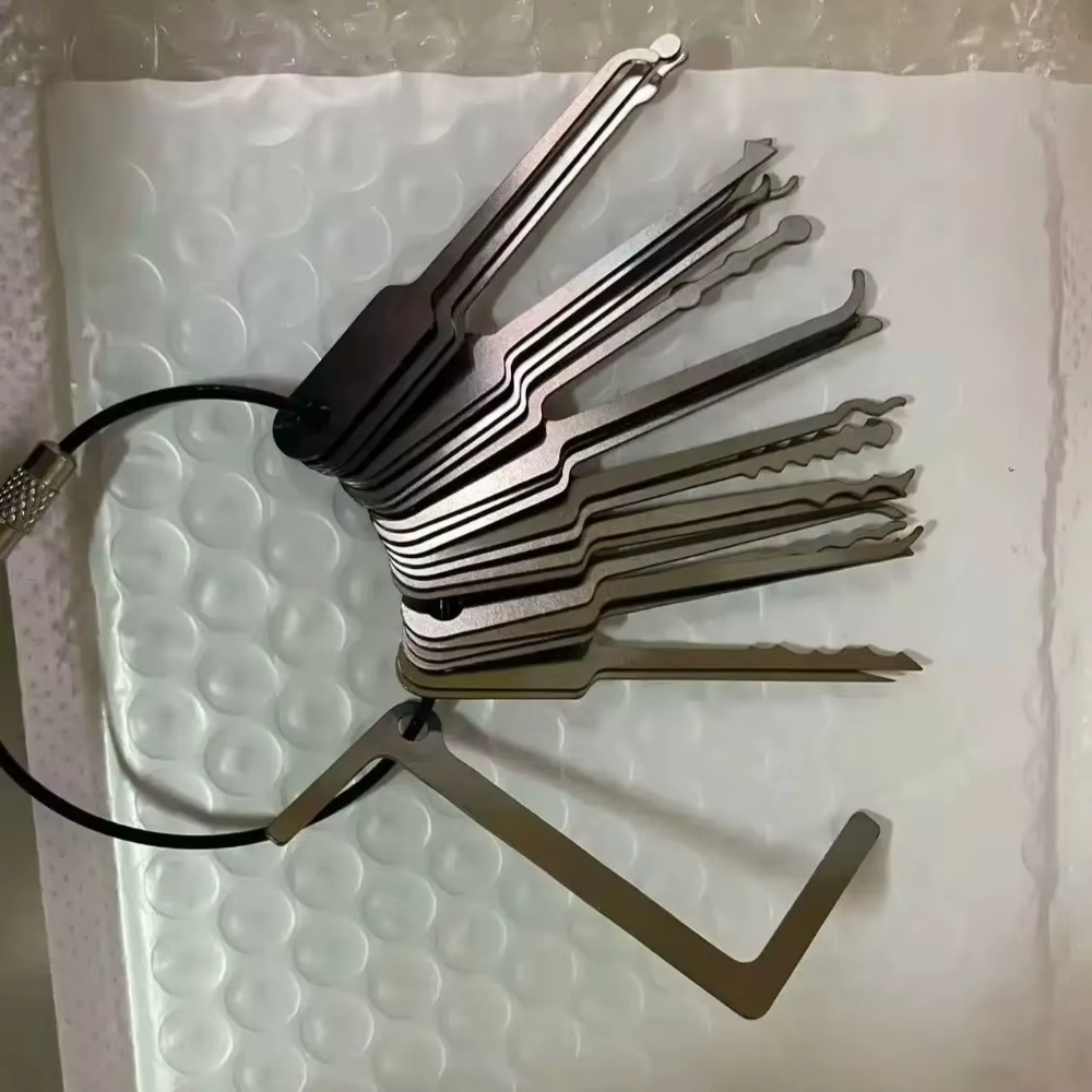 Clé universelle 22 en 1, outil complet, outil portable pour déverrouiller les portes, utilisation po