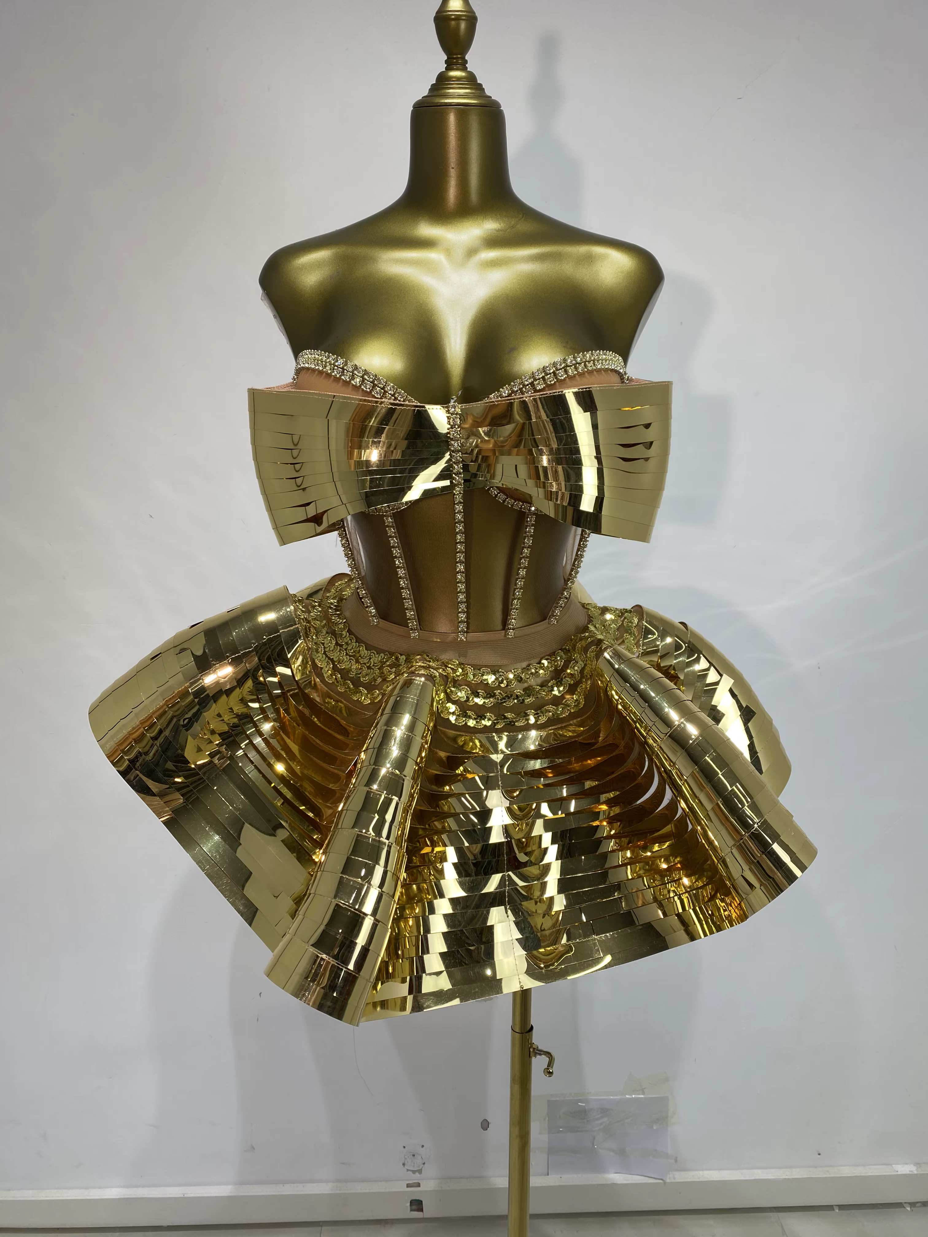 Costumes de danseuse de discothèque, Bustier miroir doré, haut Corset et Mini jupe bouffante, 2 pièc