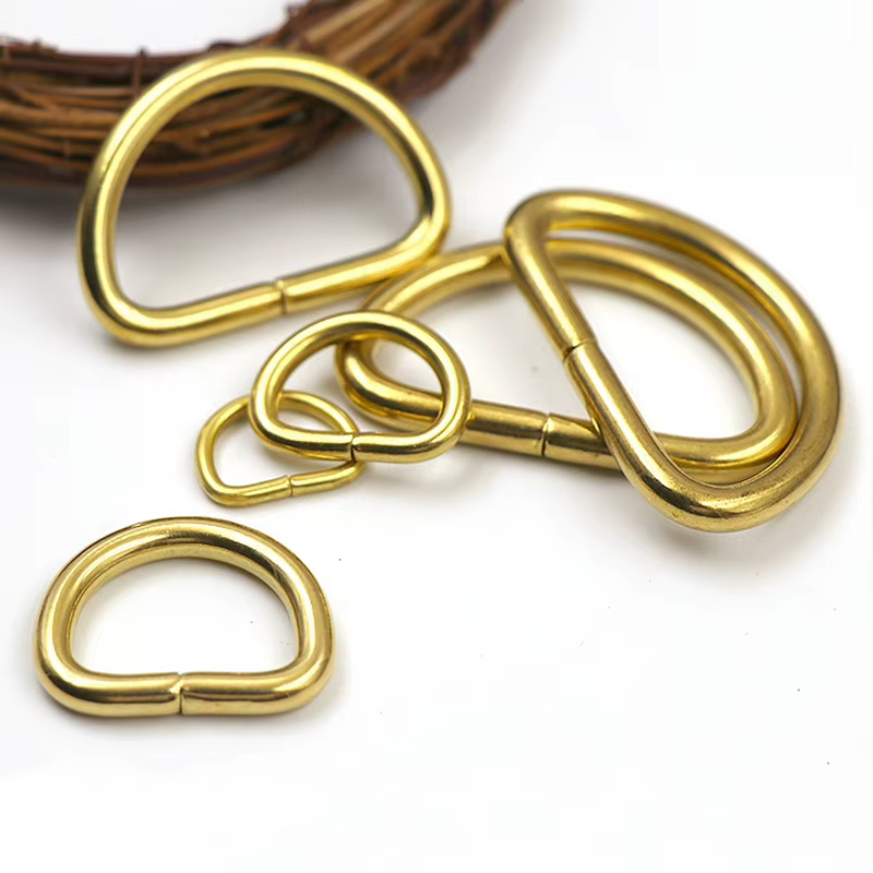 Boucles d'anneaux en D en laiton massif