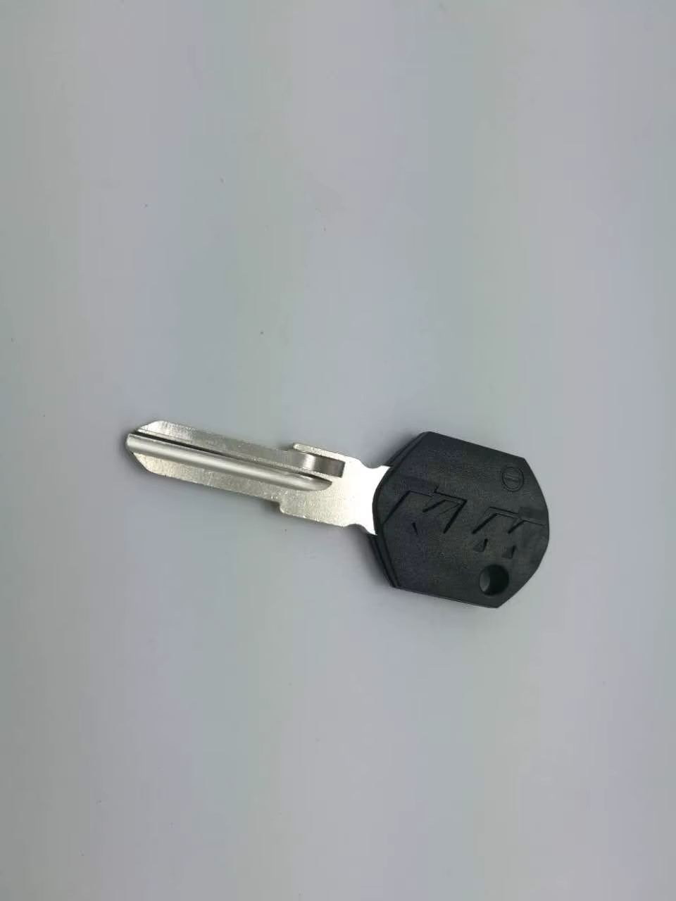 Clé vierge de moto noire/rouge