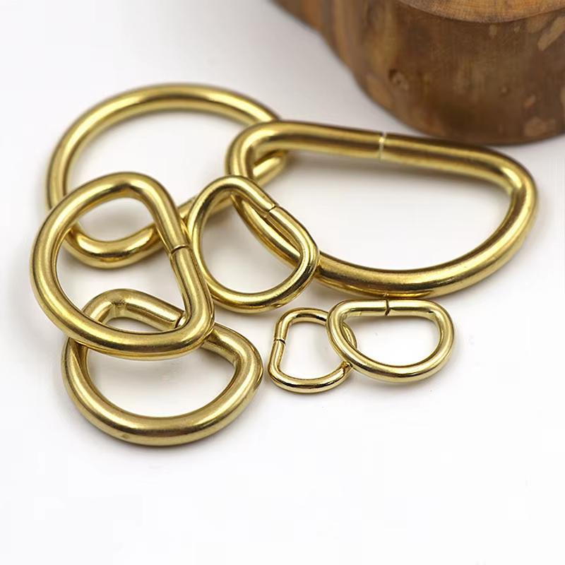 Boucles d'anneaux en D en laiton massif