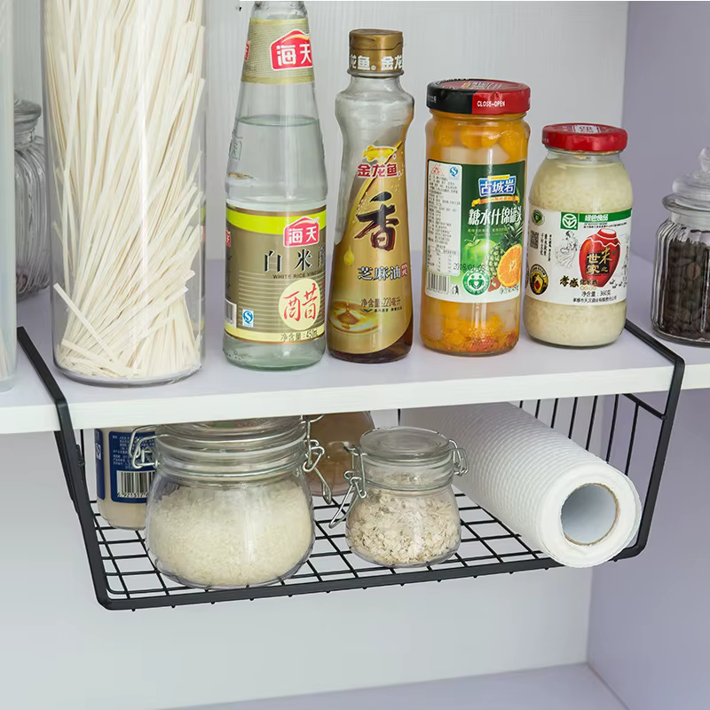 Panier de rangement suspendu sous étagère