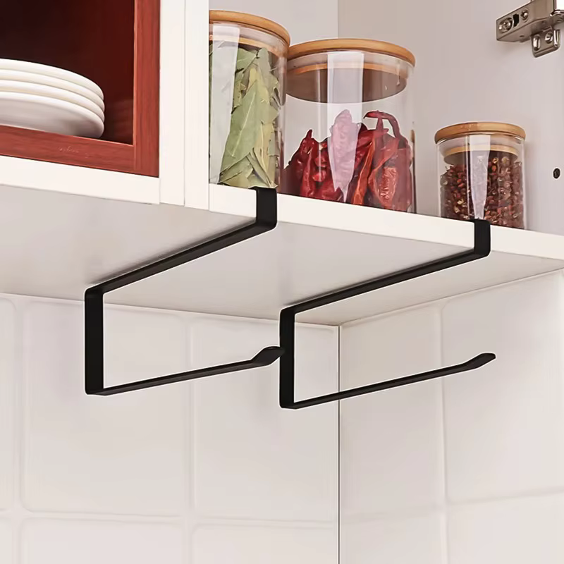 Porte-serviettes en papier sans poinçonnage dans l'armoire de cuisine