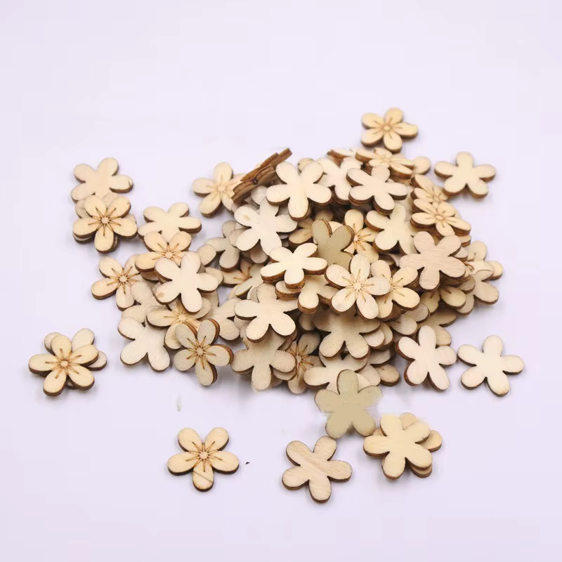 Découpes de fleurs en bois