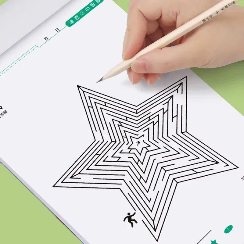 Livre de jeu labyrinthe pour enfants