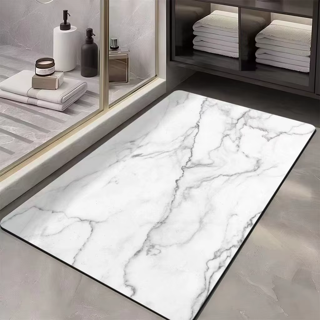Marbre de luxe léger, boue de diatomée, tapis de sol absorbant l'eau à séchage rapide, antidérapant et résistant à la saleté sur la porte de la salle de bain