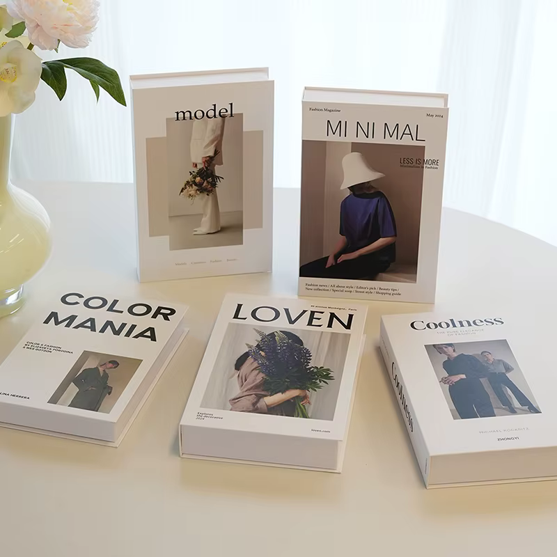 Faux livres de décoration à la mode