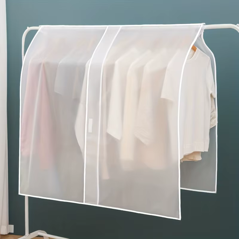 Housse anti-poussière pour vêtements ménagers