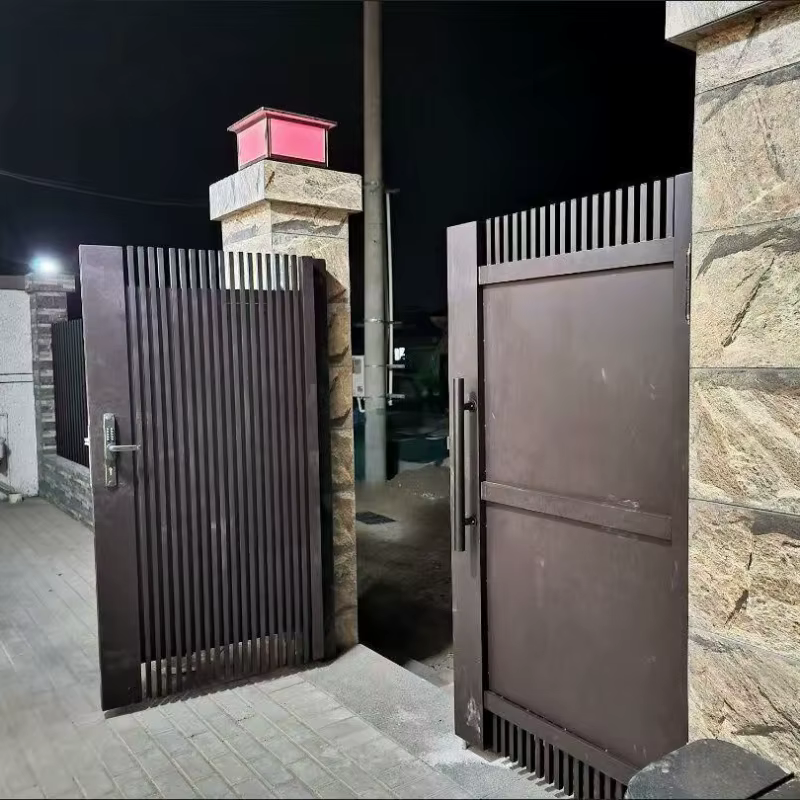 Porte de cour en fer forgé de haute qualité, design moderne, cadre en aluminium, porte de voie, clôture naturelle, nouvelle porte extérieure