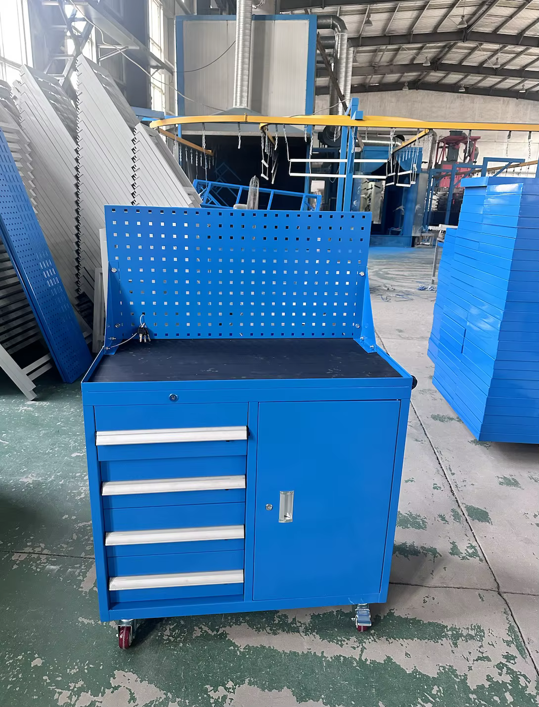 Camion de rangement multifonction pour pièces mobiles avec quatre tiroirs