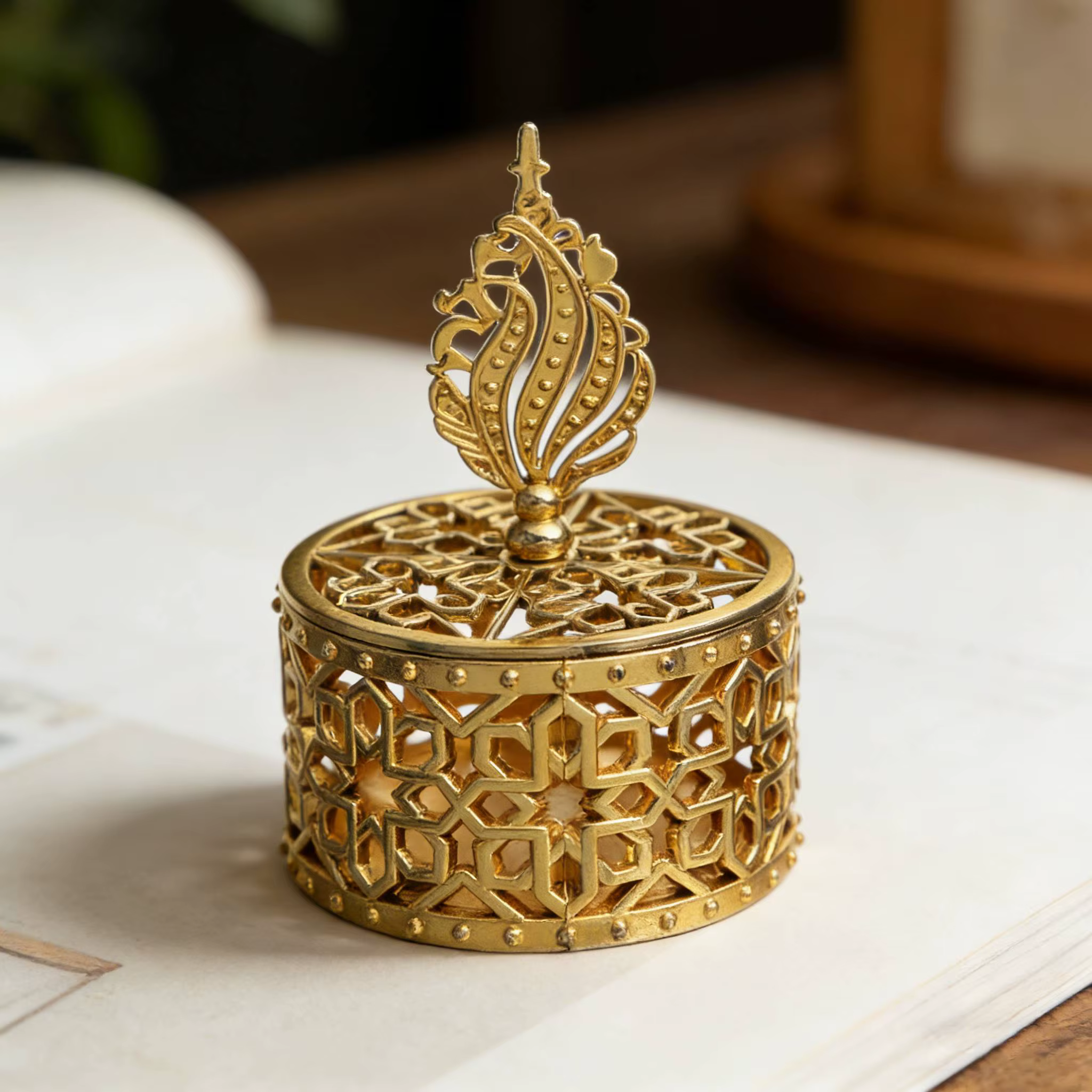 Boîte à bonbons ronde dorée pour mariage