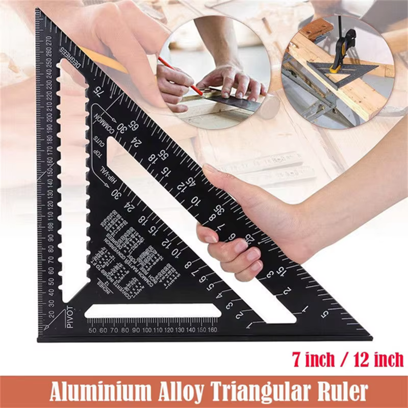 Règle triangulaire en métal pour charpentier