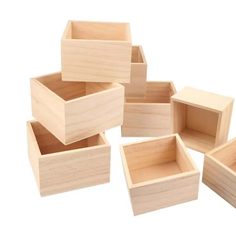 1 boîte en bois carrée non finie