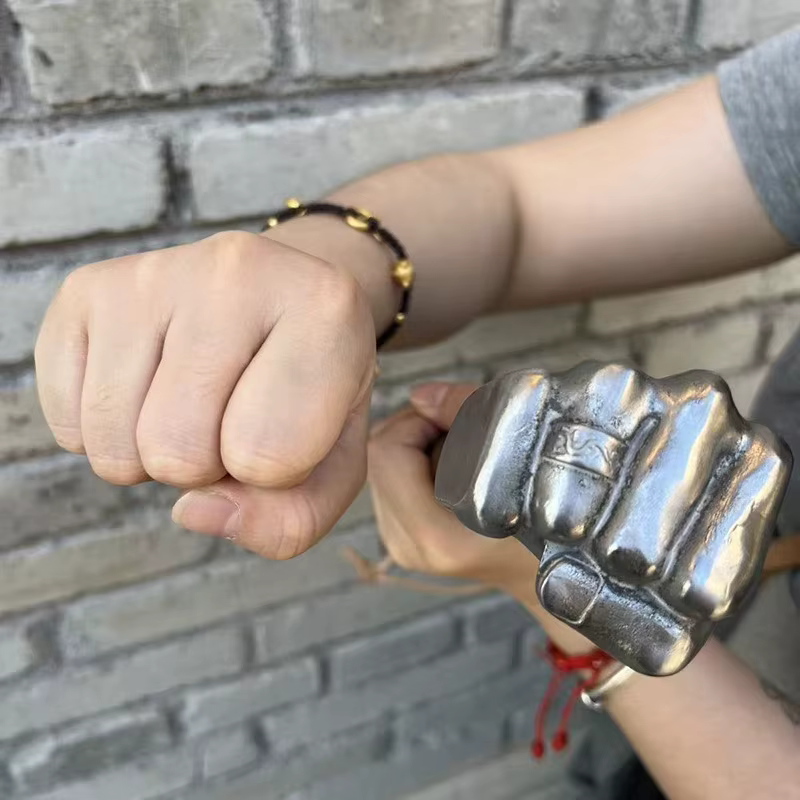Tête de marteau à poing solide