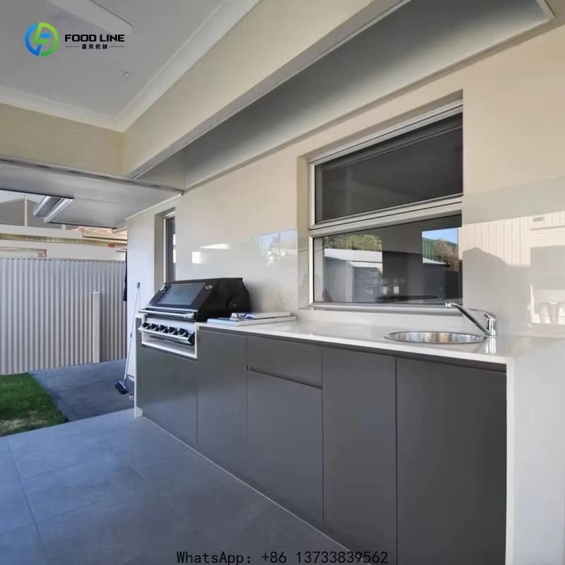 Îlot de cuisine extérieur sur mesure avec évier, barbecue haut de gamme moderne en acier inoxydable et armoire de cuisine