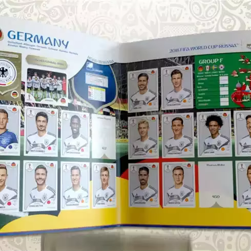 Autocollants officiels Panini Coupe du Monde Russie 2018 - Boîte complète - 50 paquets scellés