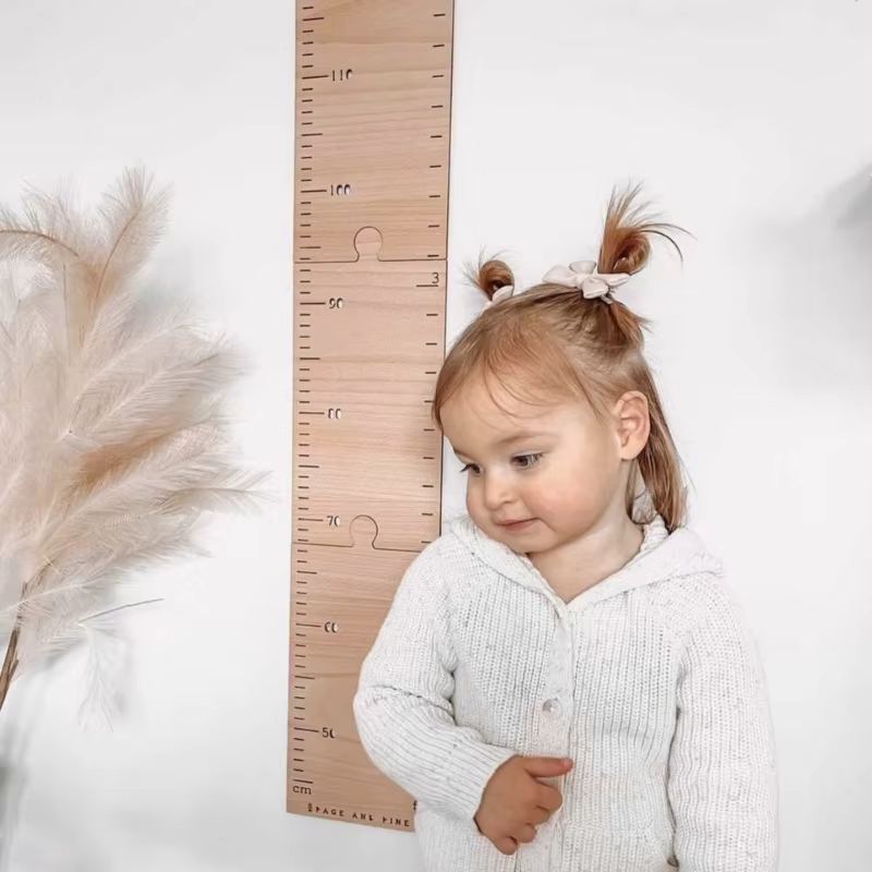 Règle tableau croissance en bois nordique pour enfants