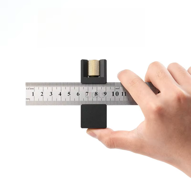 Règle de marquage et de positionnement avec bloc coulissant fixe