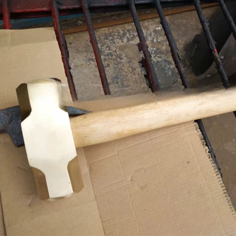Marteau octogonal en laiton avec manche en bois VPN