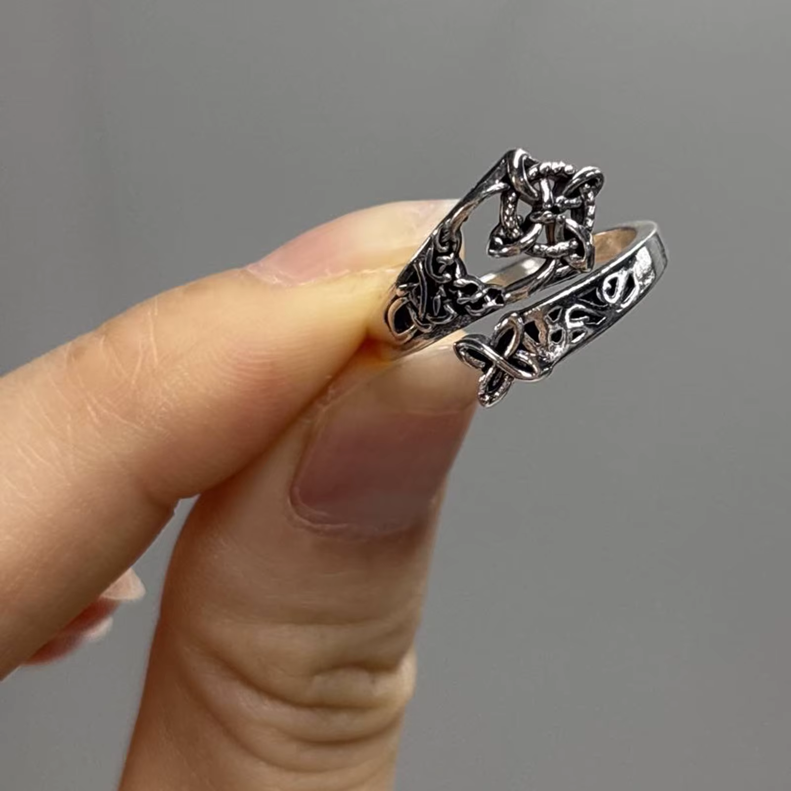 Bague ajustable en argent avec nœud de protection pour femmes