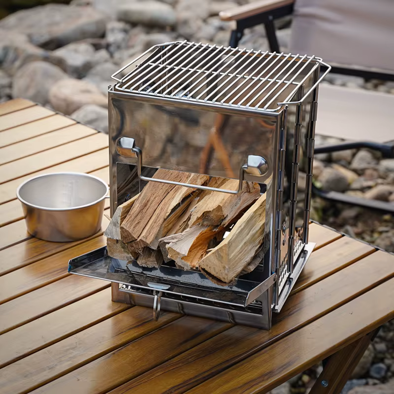 Gril de barbecue carré pliable portable en acier inoxydable – Parfait pour les cuisinières à bois de chauffage et le camping en plein air!