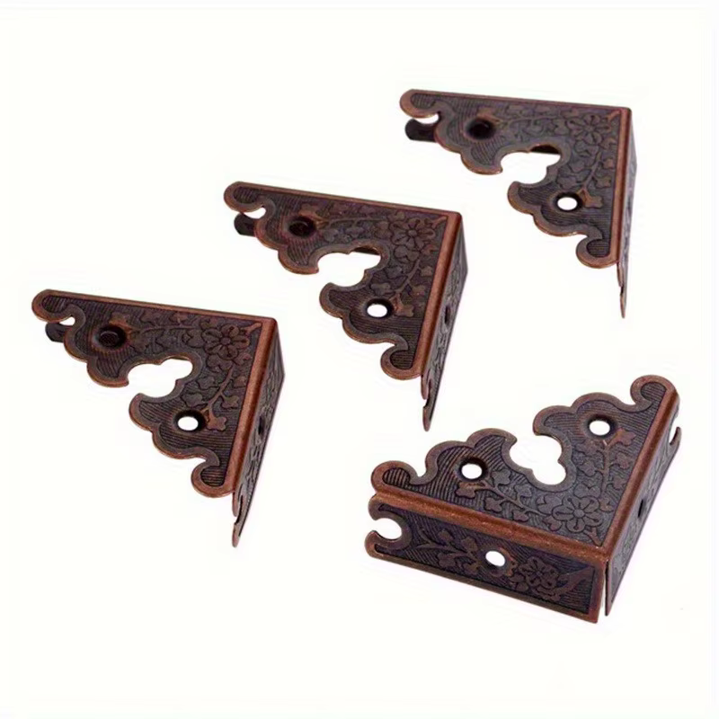 Protection d'angle en fer et cuir pour boîte en bois
