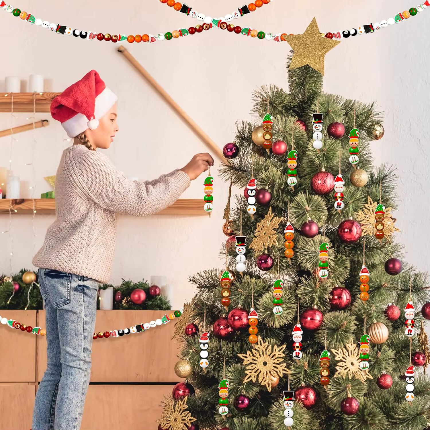 Ensemble de perles en bois sur le thème de noël