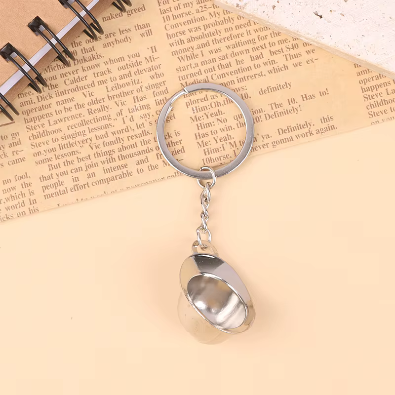 Porte-clés de voiture avec mini casque dur en métal, porte-clés, simulation créative, casque 3D, événement, vacances, cadeau pratique, pendentif, protection de sécurité