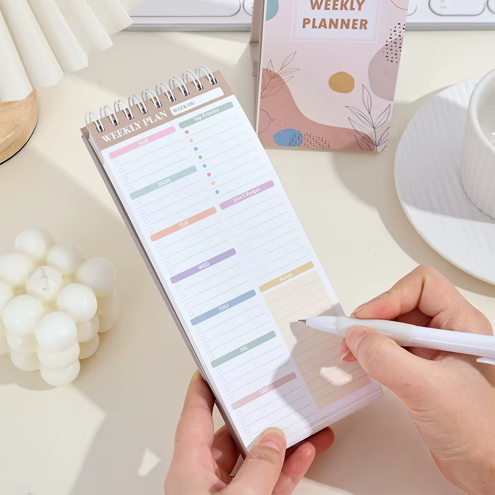 Planificateur hebdomadaire vertical non daté avec sections de notes d'urgence pour la gestion du temps au bureau