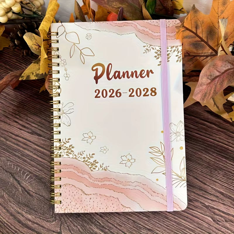 2026-2028 Planificateur mensuel de 3 ans | Spreads de 3 mois avec pages de contact | Reliure en spirale 21x15cm | Texte