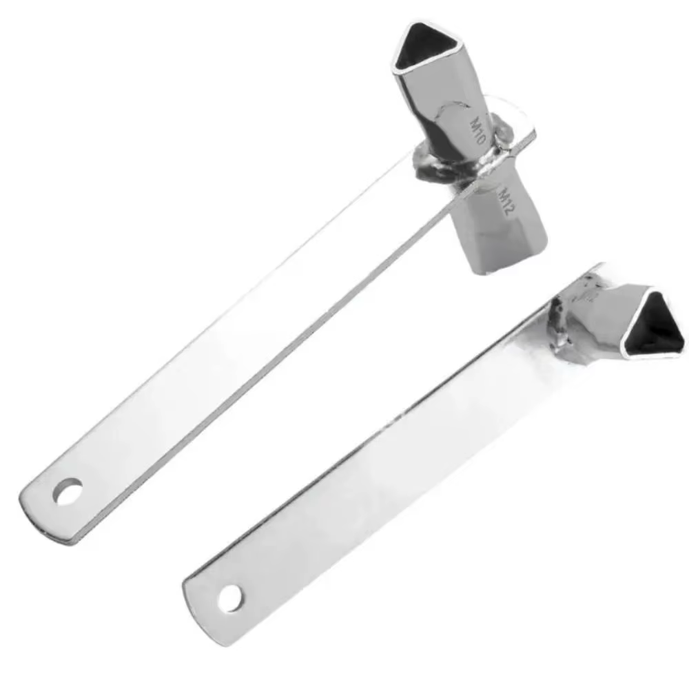 Clé triangulaire pour construction en acier