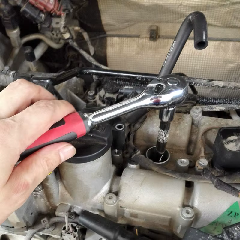 Clé à douille pour bougies d'allumage