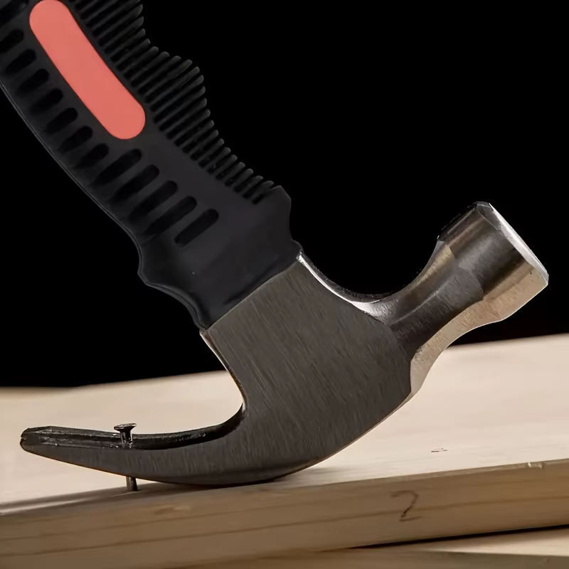 Extracteur de clous pratique
