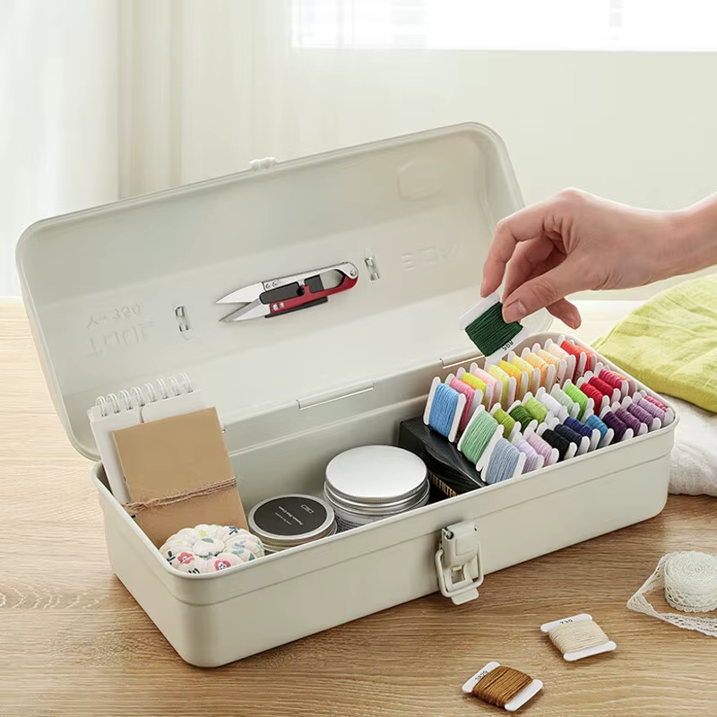 Boîte à outils multifonctionnelle en fer