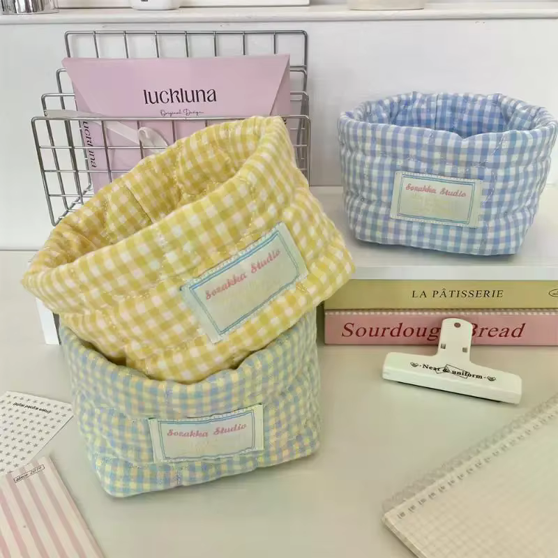 Panier de rangement en tissu rayé