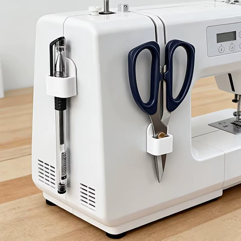 Organisateur de rangement pour ciseaux de machine à coudre avec support adhésif