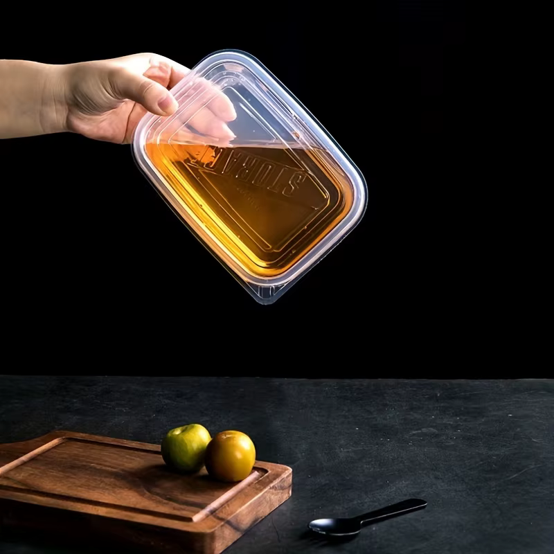 Un ensemble de 6 récipients de conservation des aliments en plastique transparent empilables avec couvercles bleus et