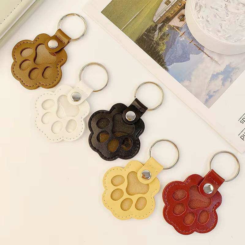 Porte-clés collecteur de poils de chien en cuir