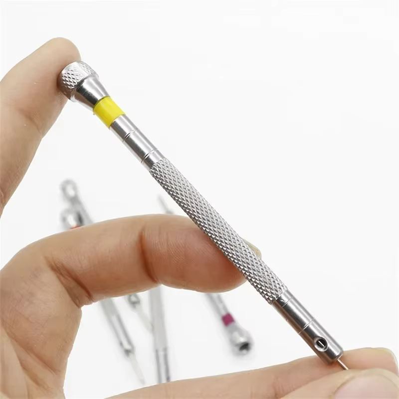 Petit tournevis en acier pour la réparation de lunettes de montre