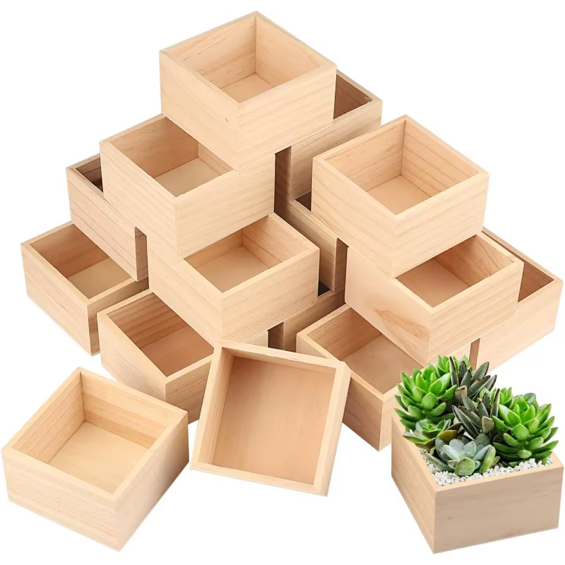 Petite boîte en bois inachevée