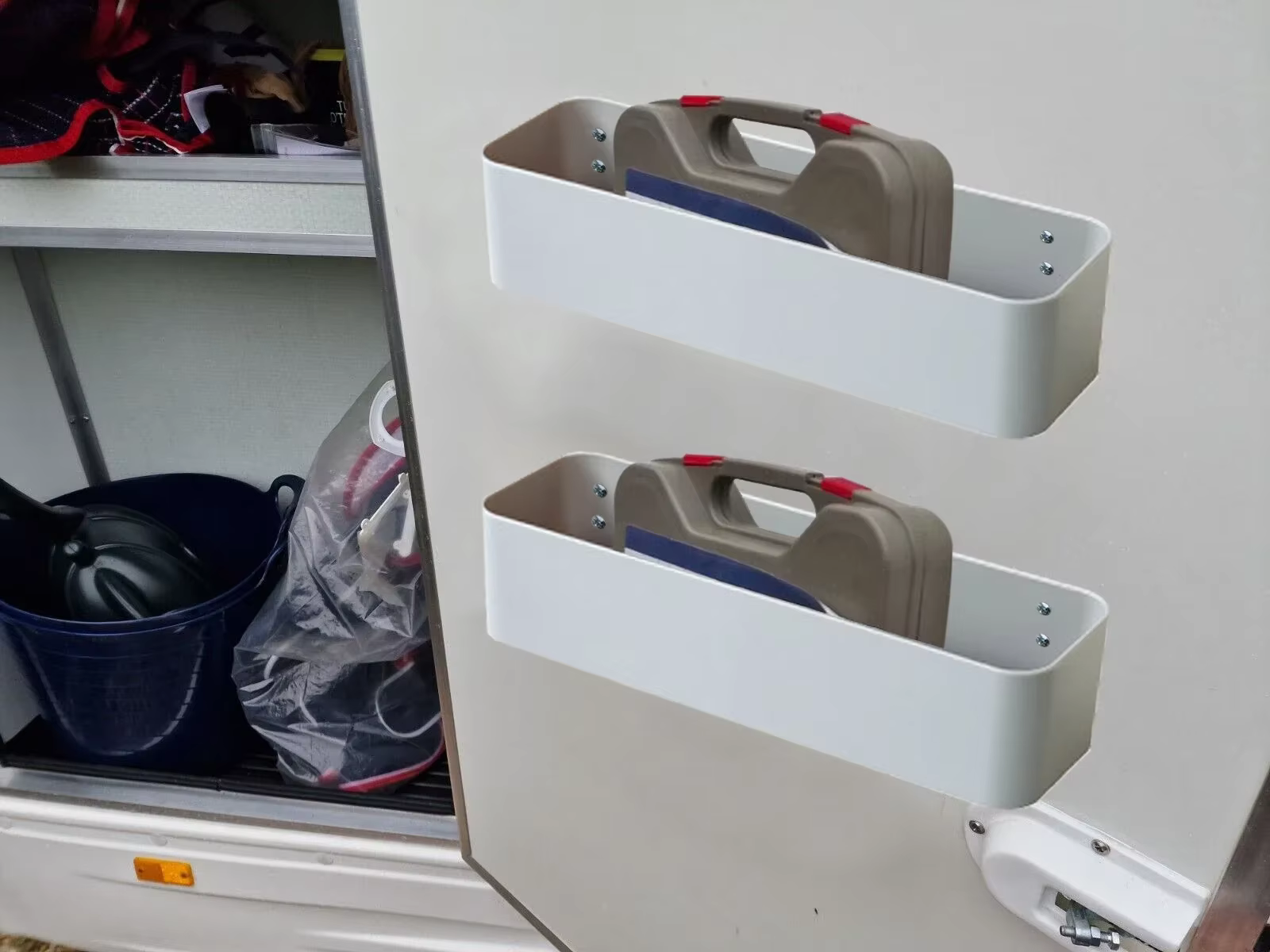 Sangle à cliquet universelle pour le stockage d'outils