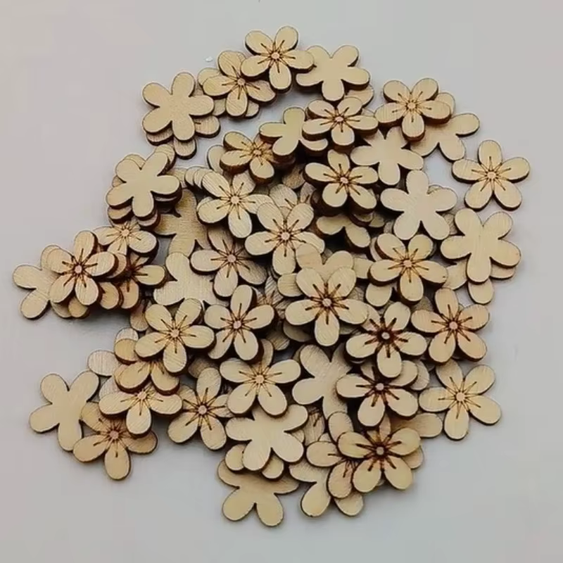 Découpes de fleurs en bois