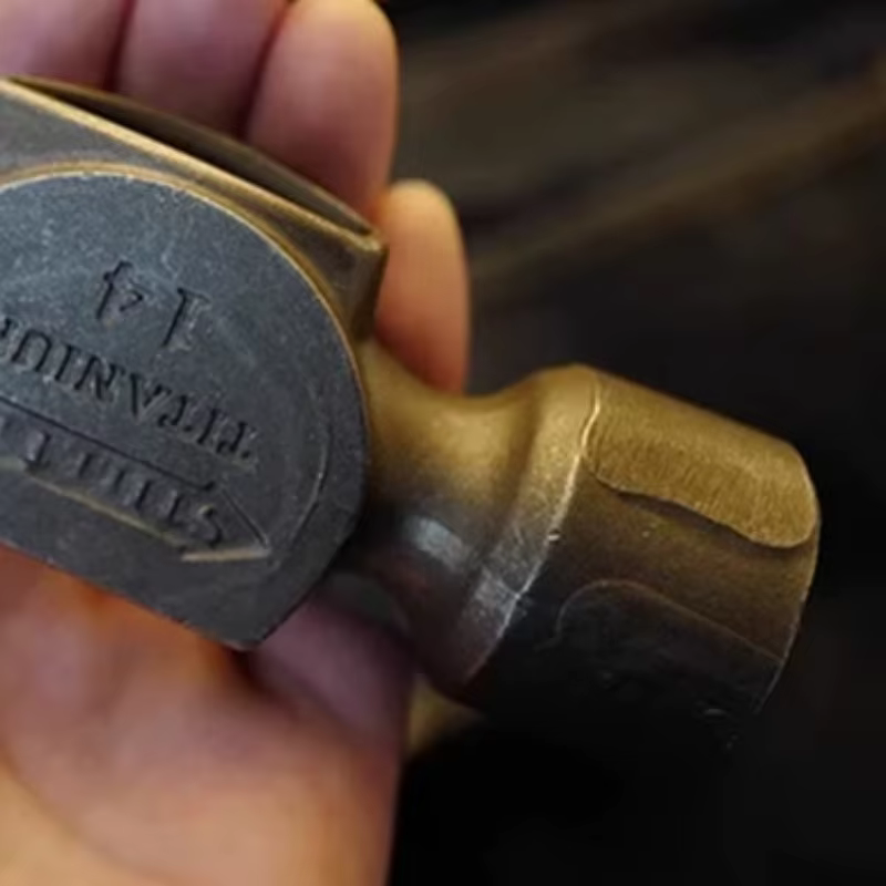 Tête de marteau de charpentier professionnel