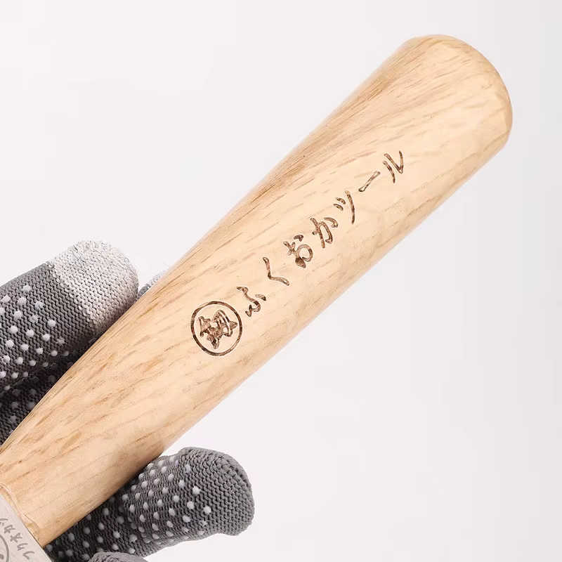 Marteau de montage en bois massif poli