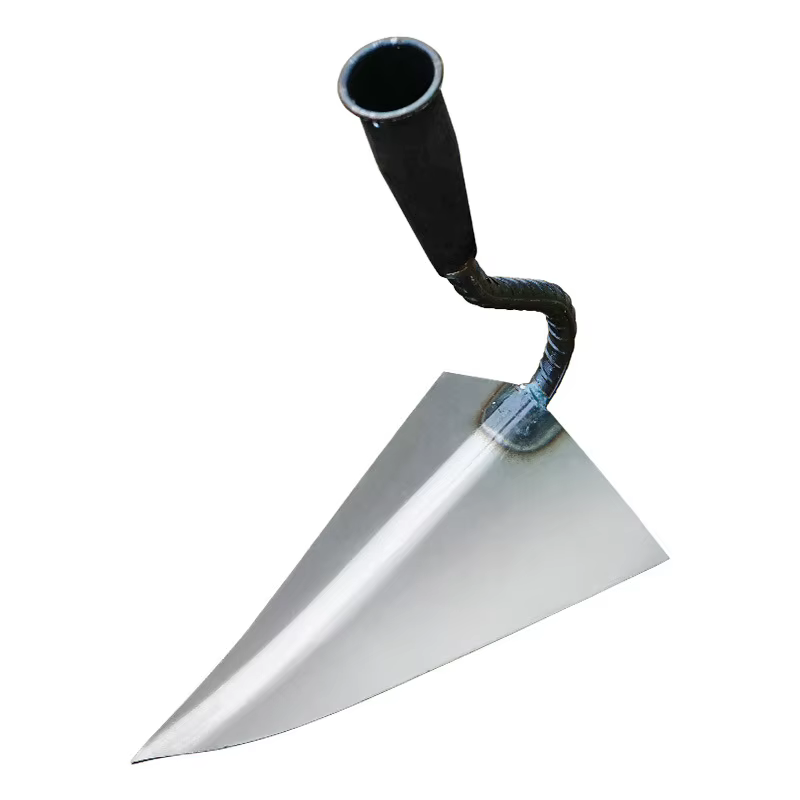 Houe de labour triangulaire pour la retournement du sol agricole
