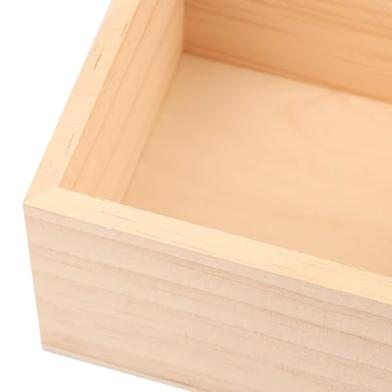 Petite boîte en bois inachevée