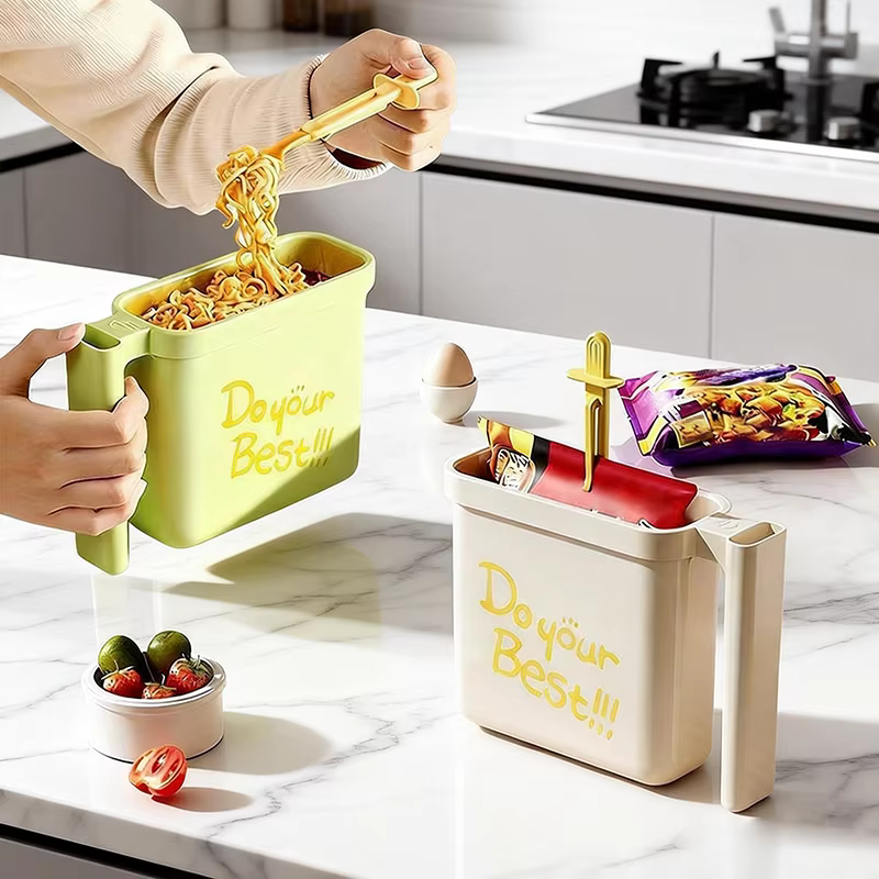 Bol de nouilles instantanées sans lavage avec fourchette